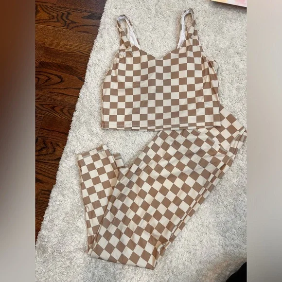 Pink lily 2 piece workout set - Picture 6 of 9